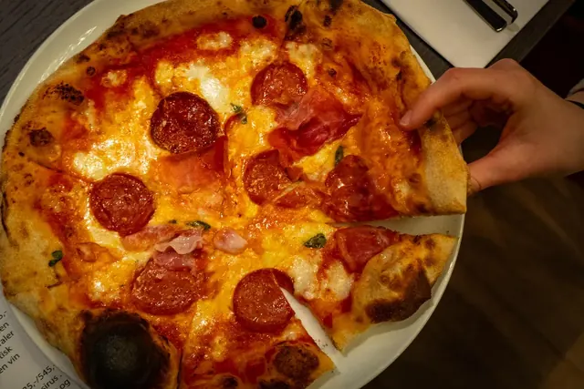 Pizza med pepperoni